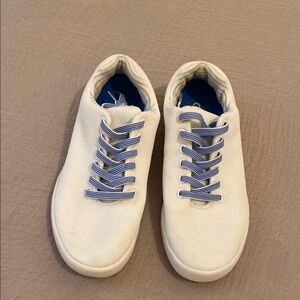 Atoms White Sneakers with Blue Laces. Model 000 Size 7.25